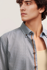 Striped short-sleeved shirt with button-down collar and modern cut