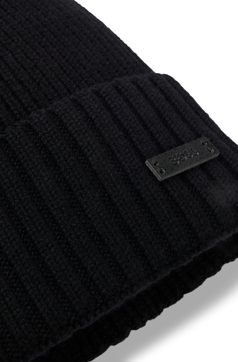 Logo-plaque beanie hat in virgin wool