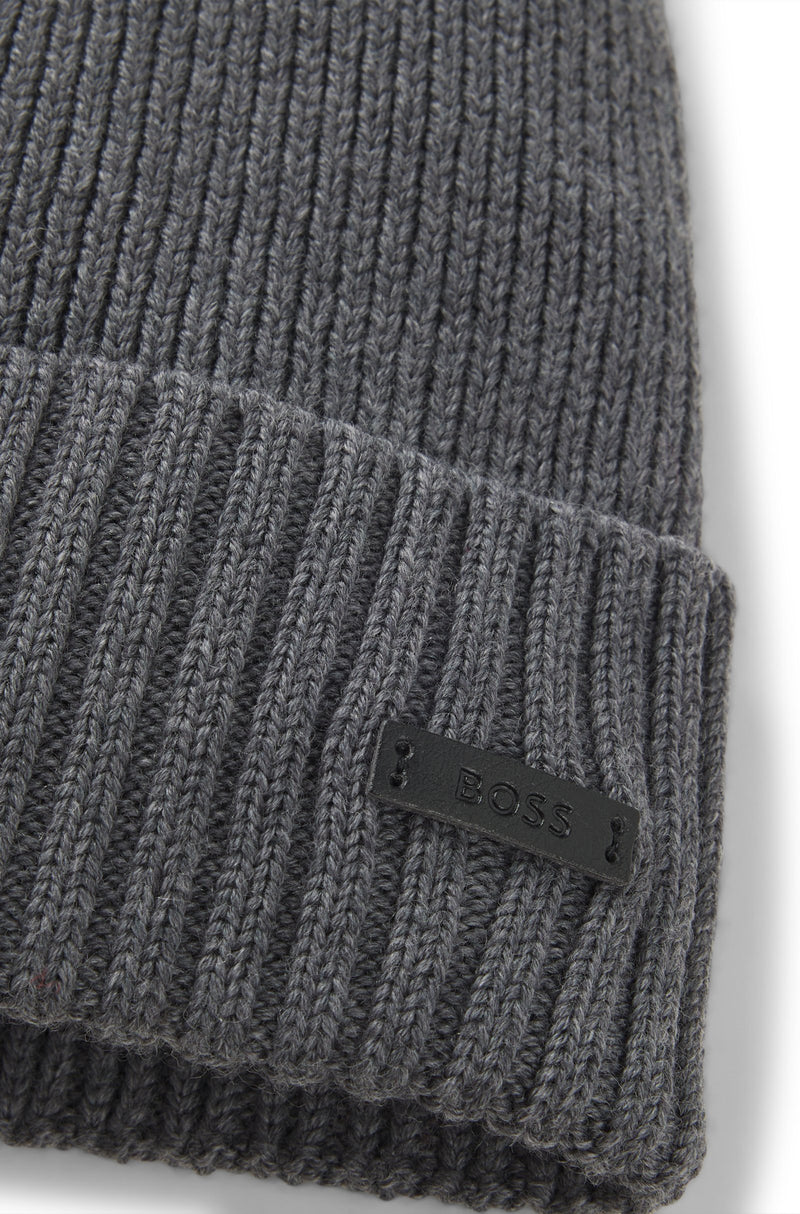 Logo-plaque beanie hat in virgin wool