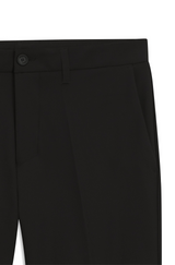 Slim-fit shorts in water-repellent stretch fabric