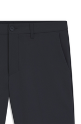 Slim-fit shorts in water-repellent stretch fabric